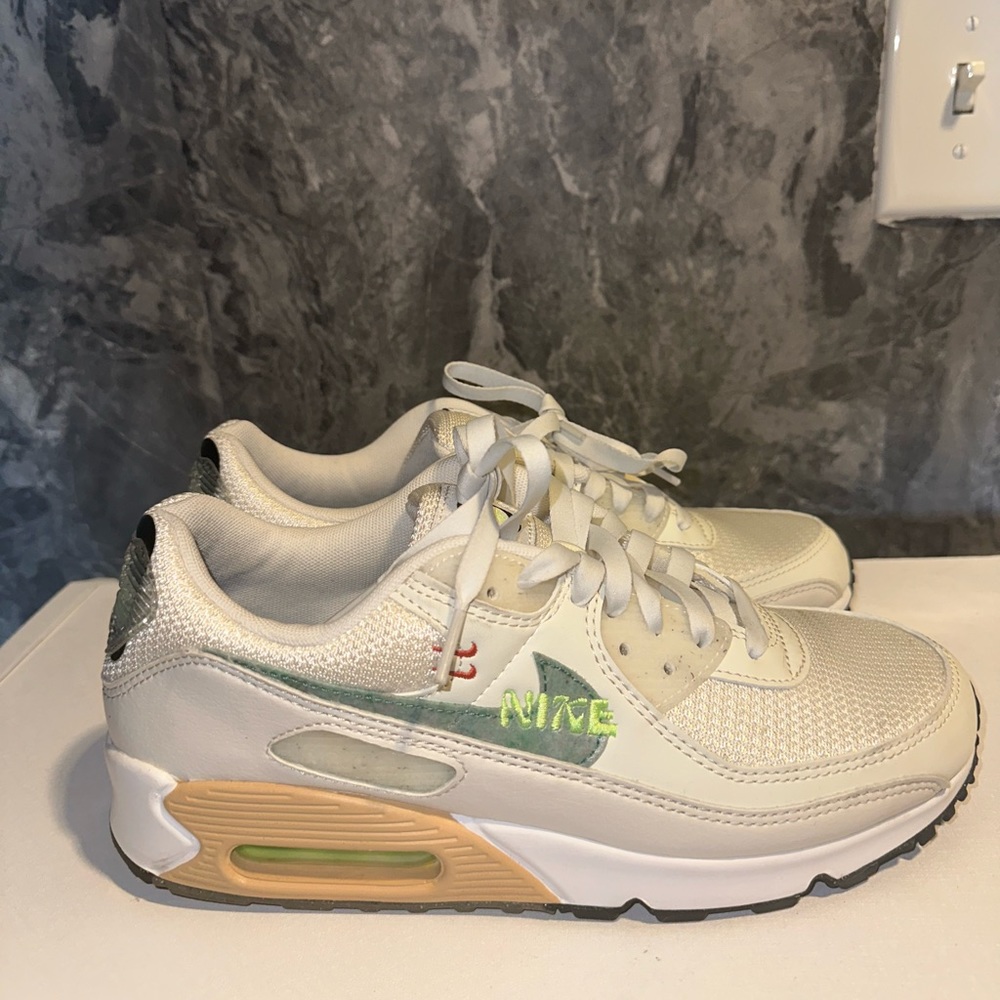 Nike Air Max 90 SE Summit White / Sail / Phantom /Neptune Green